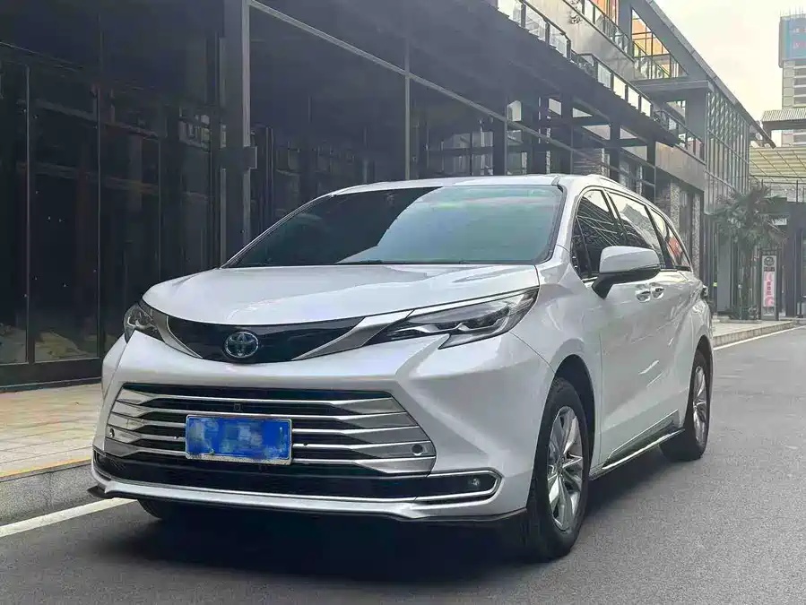 Toyota Toyota Sienna 2021 2.5L Hybrid Platinum Edition