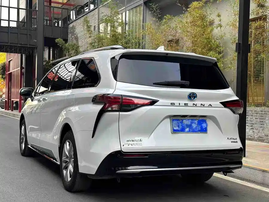 Toyota Toyota Sienna 2021 2.5L Hybrid Platinum Edition