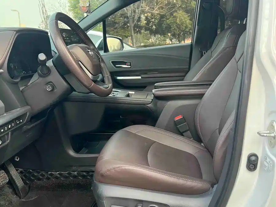 Toyota Toyota Sienna 2021 2.5L Hybrid Platinum Edition