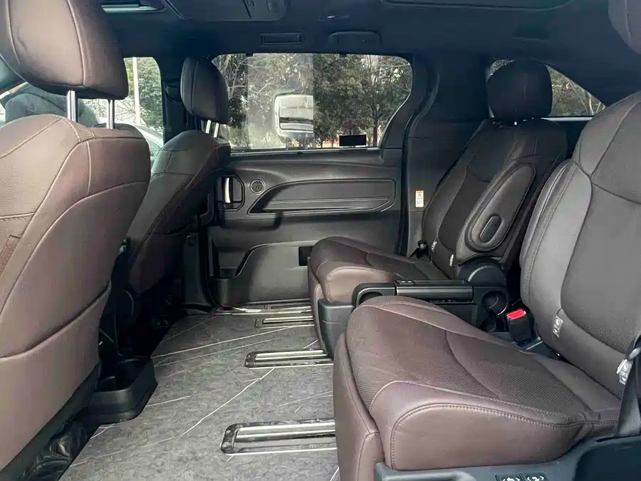 Toyota Toyota Sienna 2021 2.5L Hybrid Platinum Edition