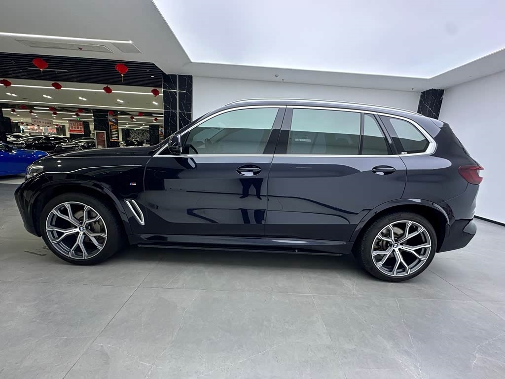 BMW 2022 BMW X5 xDrive30Li M Sport Package