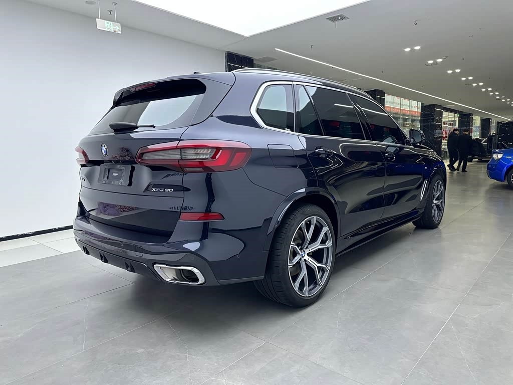 BMW 2022 BMW X5 xDrive30Li M Sport Package