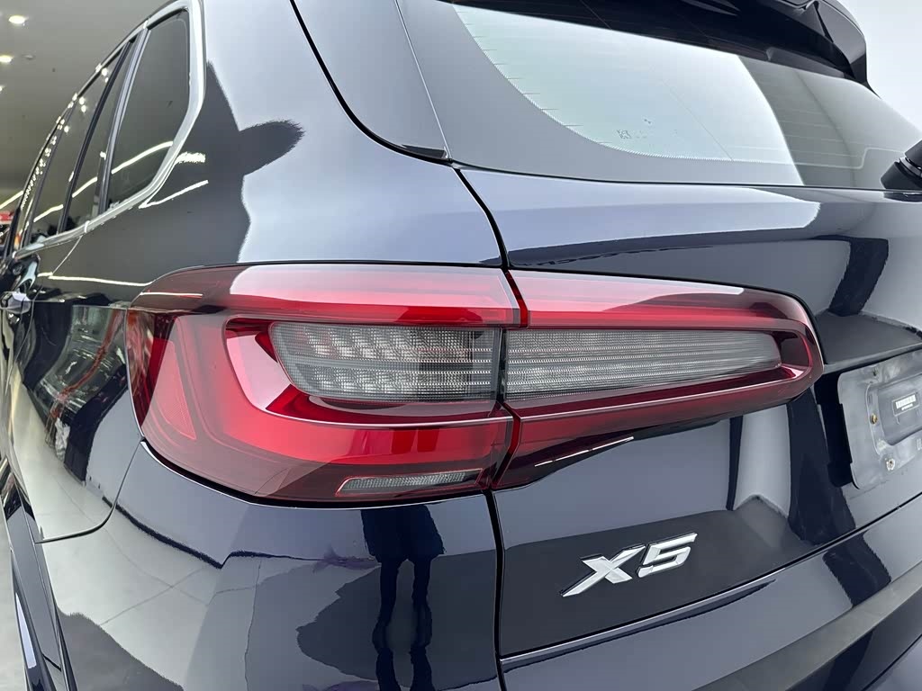 BMW 2022 BMW X5 xDrive30Li M Sport Package