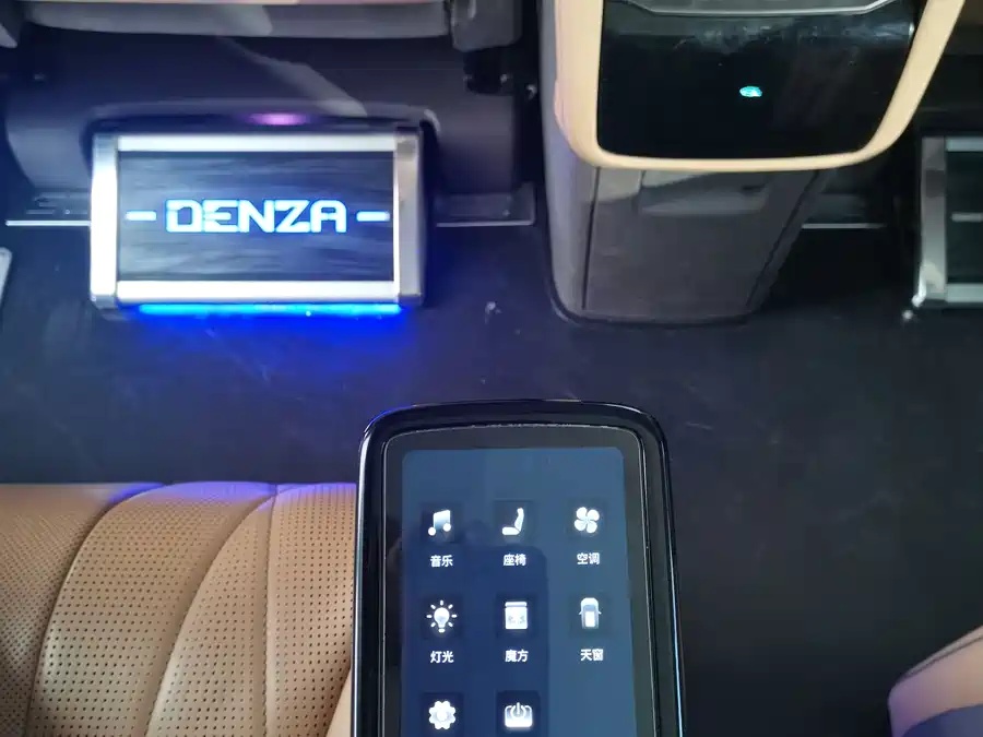 Denza Denza D9 DM-i 970 2022  4WD Flagship