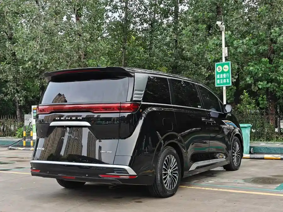 Denza Denza D9 DM-i 970 2022  Four-Wheel Drive Honor Edition