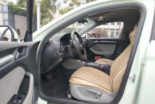 Audi 2018 Audi A3 30th Anniversary Limousine 35 TFSI Attraction