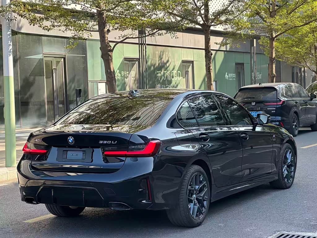 BMW 2025 BMW 3 Series 330Li M Sport Shadow Edition