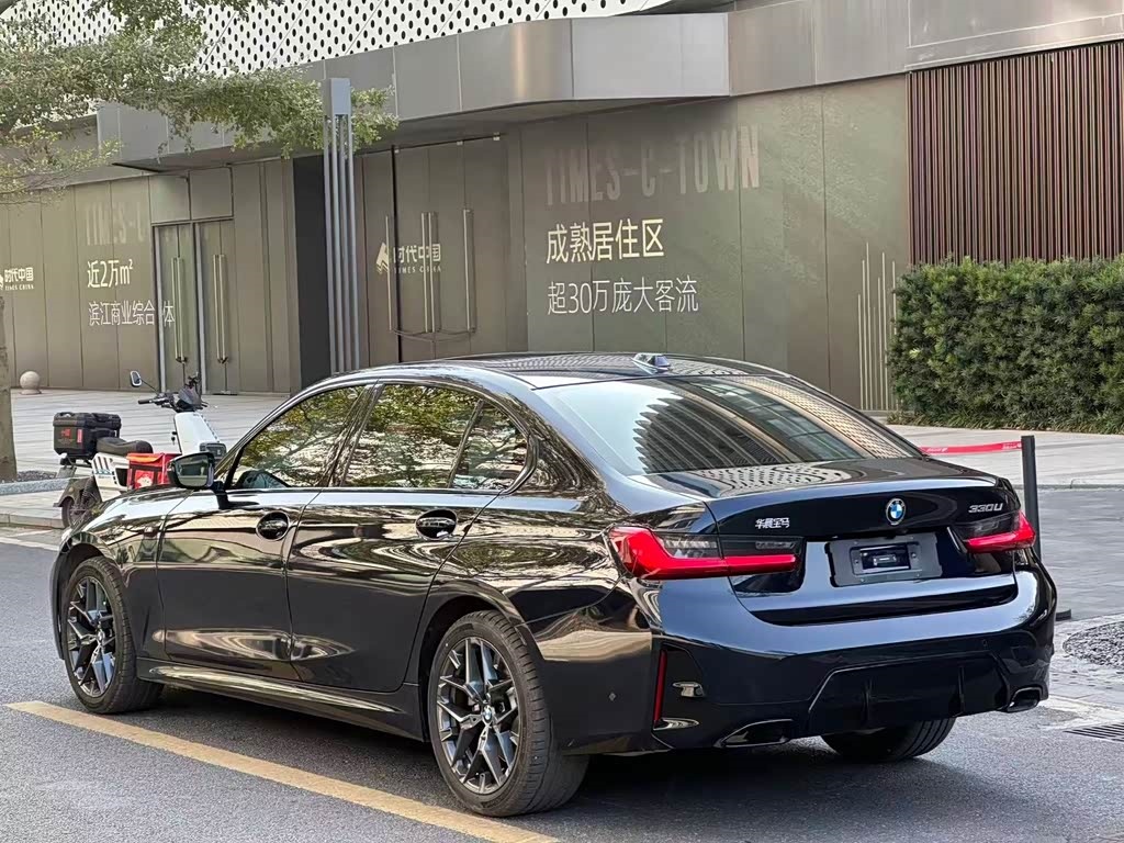 BMW 2025 BMW 3 Series 330Li M Sport Shadow Edition