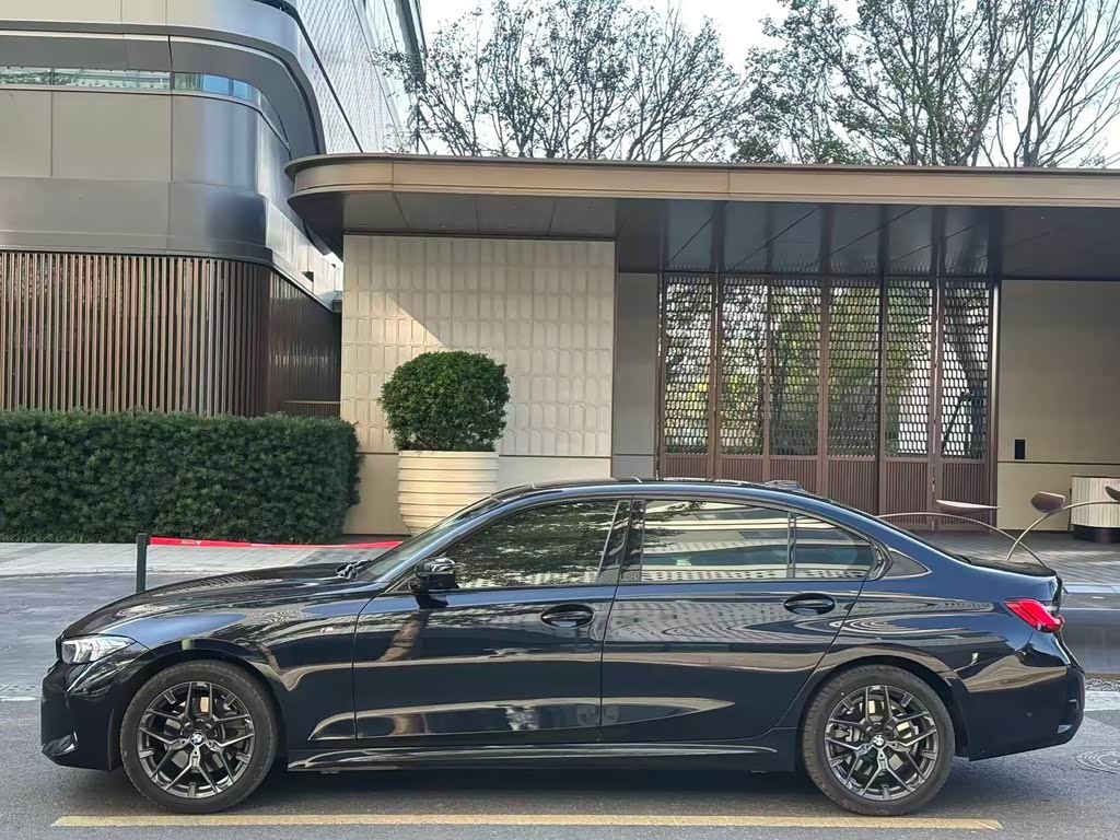 BMW 2025 BMW 3 Series 330Li M Sport Shadow Edition