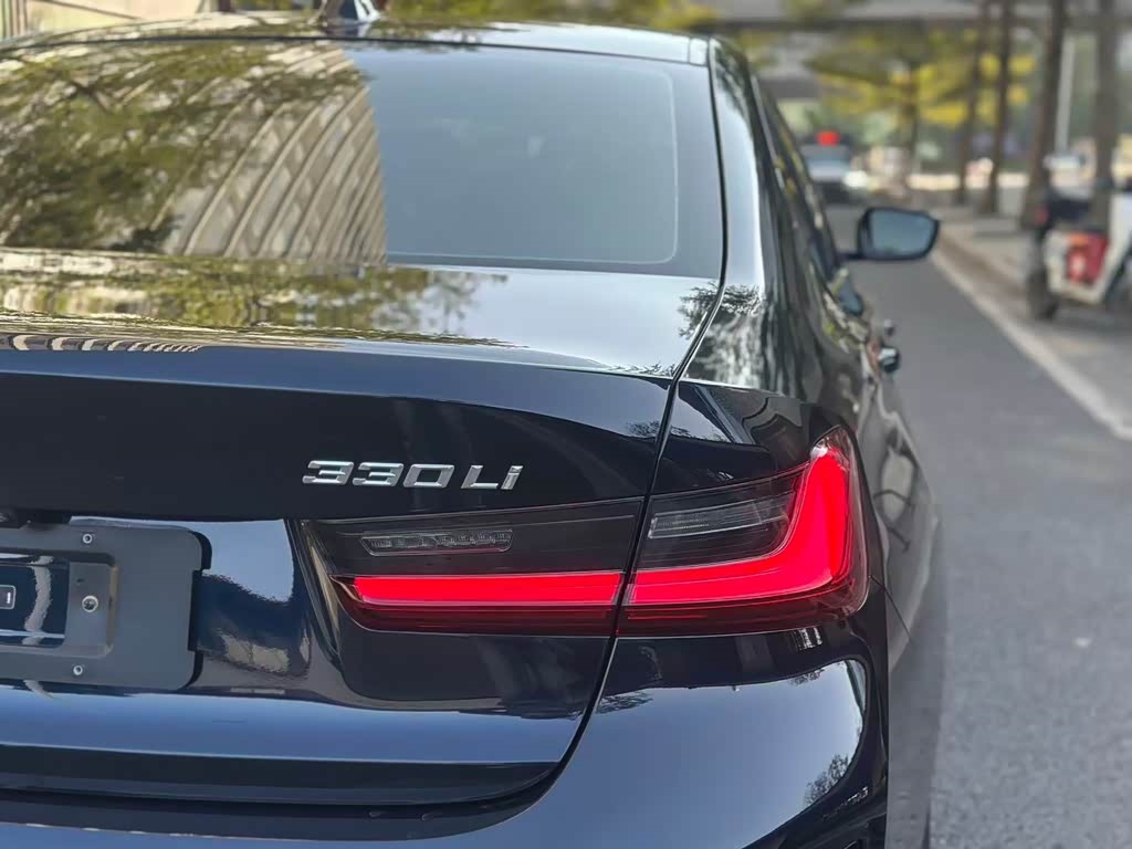 BMW 2025 BMW 3 Series 330Li M Sport Shadow Edition