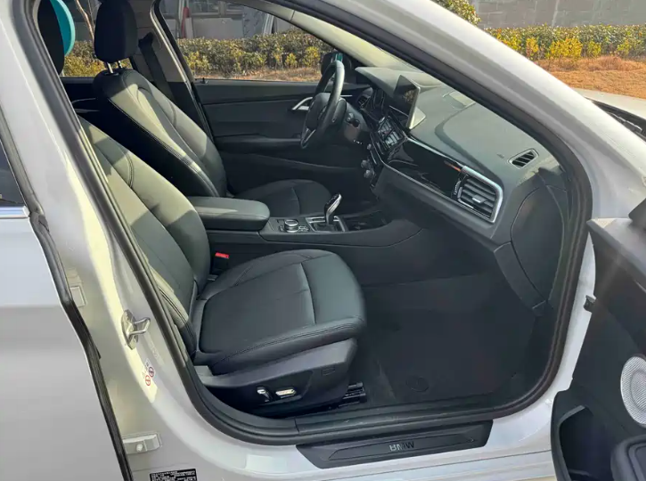 2023 BMW 1 серии 120i M Sport