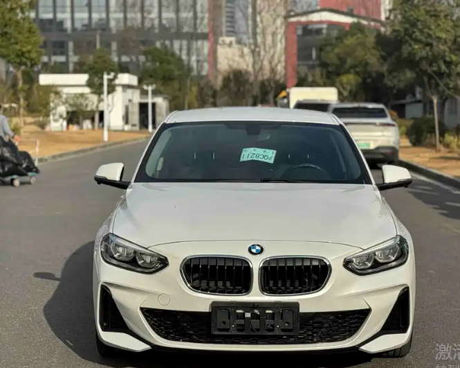 2023 BMW 1 серии 120i M Sport