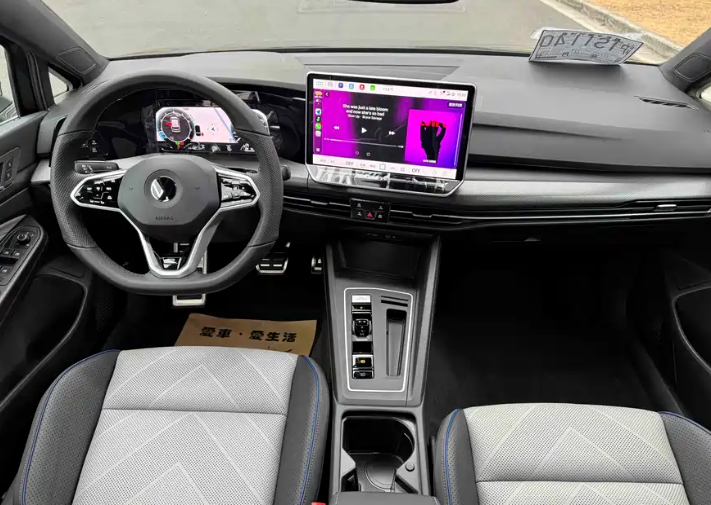 Volkswagen 2025 Volkswagen Golf 300TSI R-Line