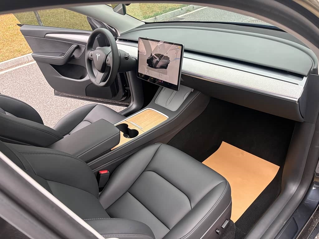 Tesla Model Y 2024 Rear-Wheel Drive Version