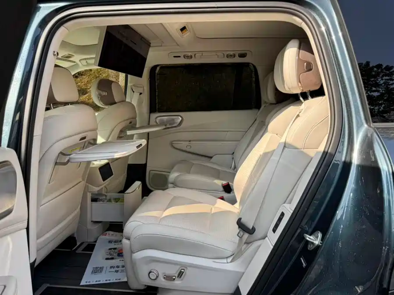 LYNK & CO 2025 Lynk & Co 900 2.0T Ultra