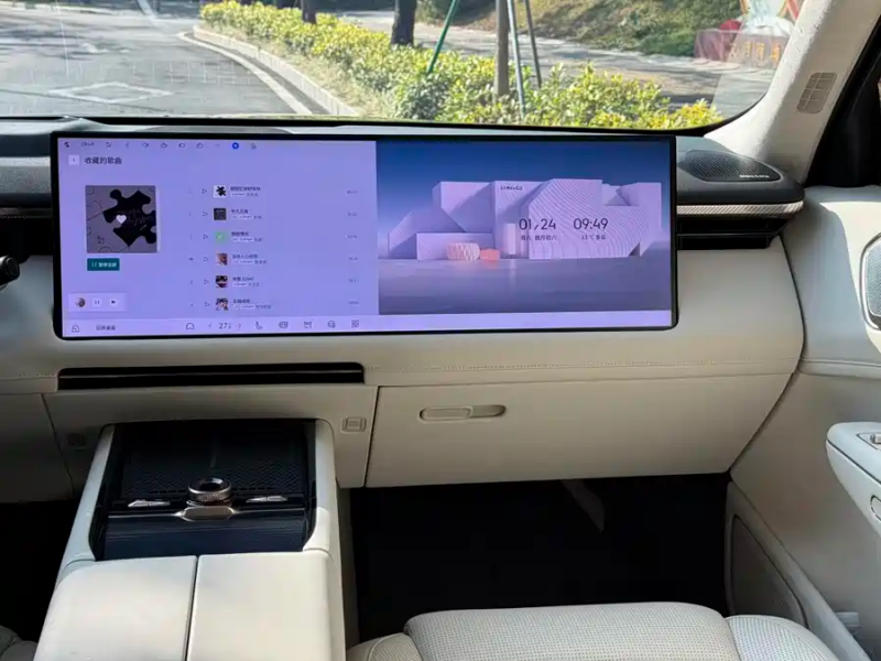 LYNK & CO 2025 Lynk & Co 900 2.0T Ultra