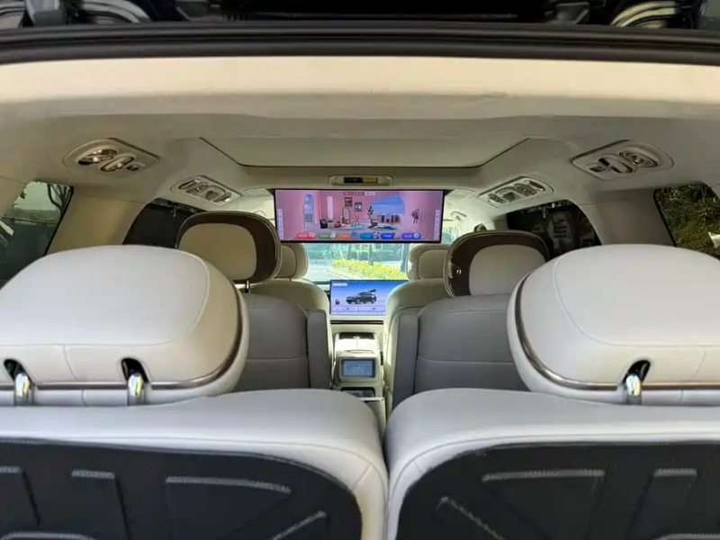 LYNK & CO 2025 Lynk & Co 900 2.0T Ultra