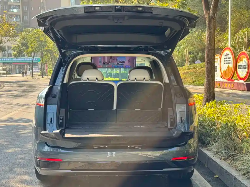 LYNK & CO 2025 Lynk & Co 900 2.0T Ultra