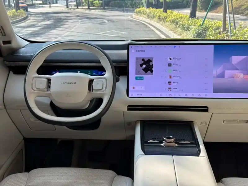 LYNK & CO 2025 Lynk & Co 900 2.0T Ultra