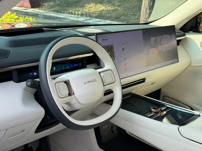 LYNK & CO 2025 Lynk & Co 900 2.0T Ultra