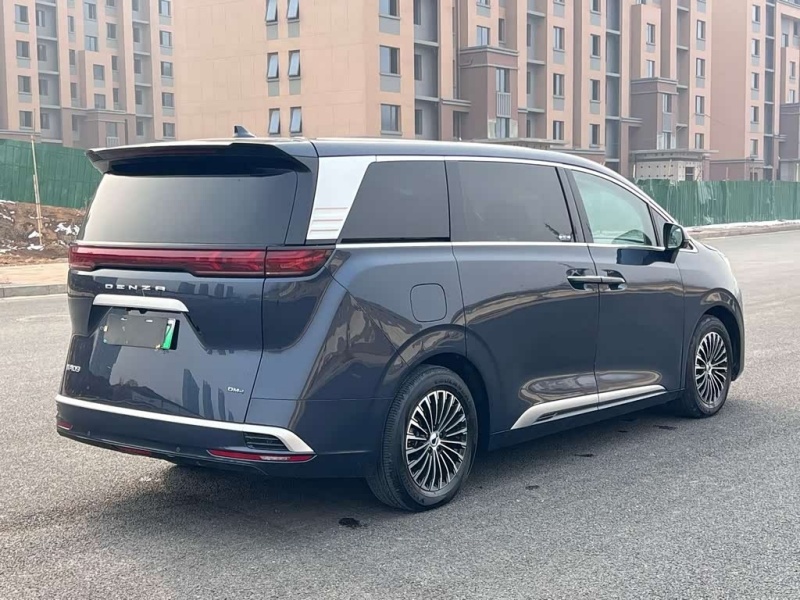 Denza D9 2022 DM-i 1040 Premium Edition