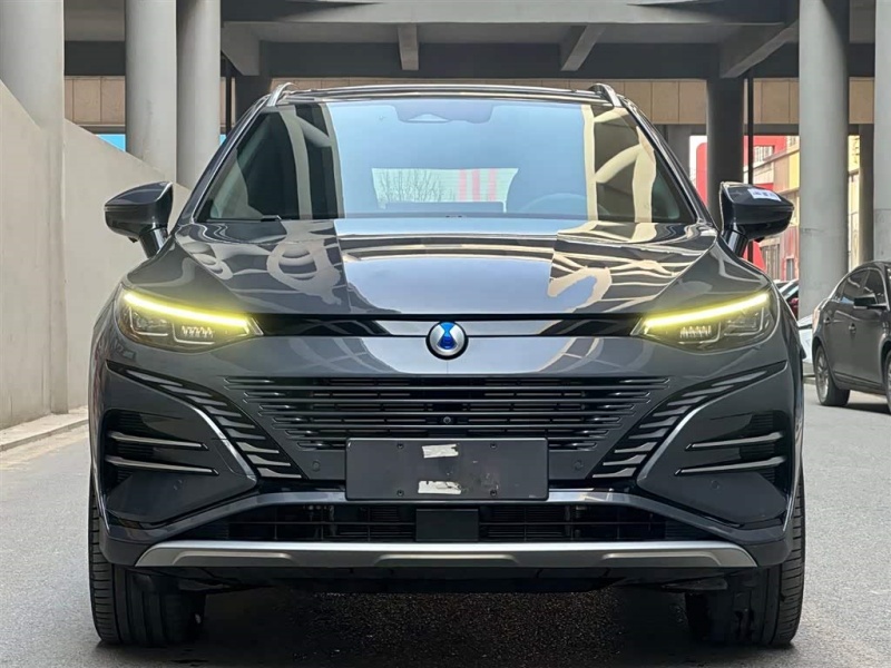 Versão Flagship Super Híbrida 4x4 do Denza N8 2023 com 6 Assentos