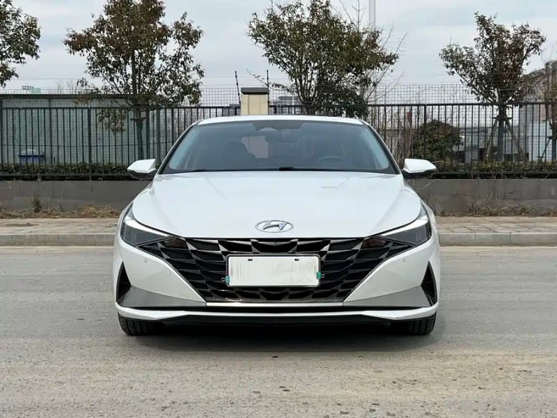 Hyundai Hyundai Elantra 1.5L CVT LUX (2021)