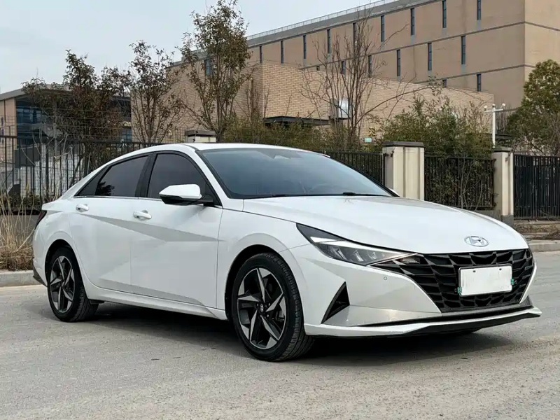 Hyundai Hyundai Elantra 1.5L CVT LUX (2021)