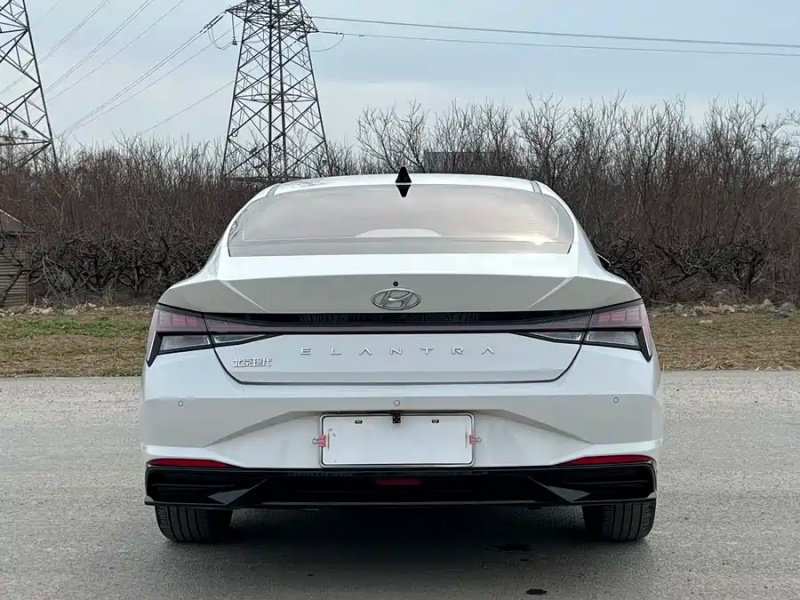 Hyundai Hyundai Elantra 1.5L CVT LUX (2021)