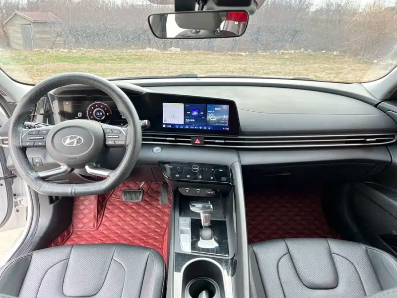 Hyundai Hyundai Elantra 1.5L CVT LUX (2021)
