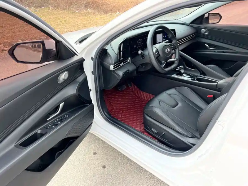 Hyundai Hyundai Elantra 1.5L CVT LUX (2021)