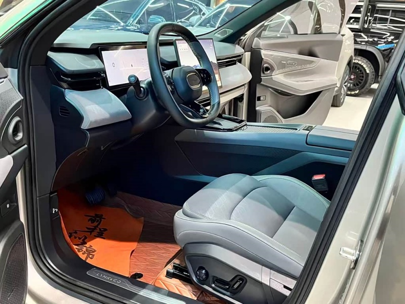 LYNK & CO Lynk & Co 08 EM-P2025 120km long endurance Pro