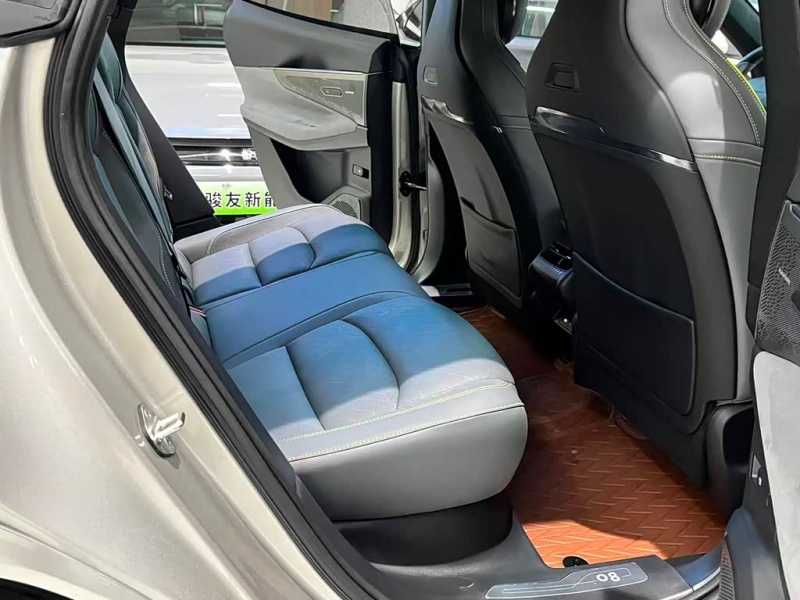 LYNK & CO Lynk & Co 08 EM-P2025 120km long endurance Pro