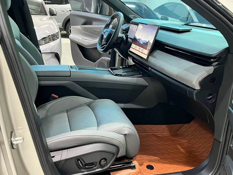 LYNK & CO Lynk & Co 08 EM-P2025 120km long endurance Pro