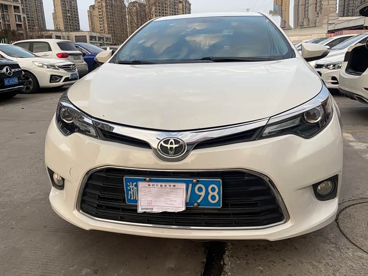 تويوتا كورولا 2016، محرك 1.6 لتر، ناقل حركة CVT، إصدار SE