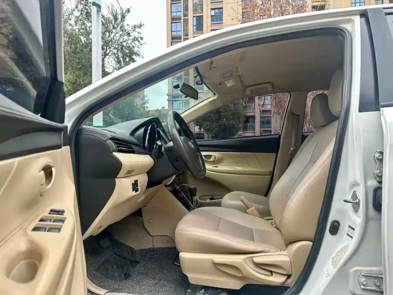 Toyota Toyota YARiS L 2014 1.3E Automatic Glamour Edition