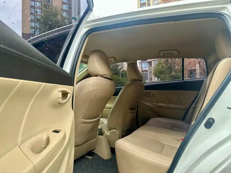 Toyota Toyota YARiS L 2014 1.3E Automatic Glamour Edition