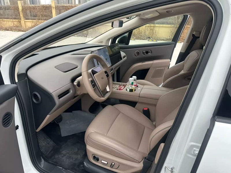 Li Auto Li Auto i8 2025 Standard Edition