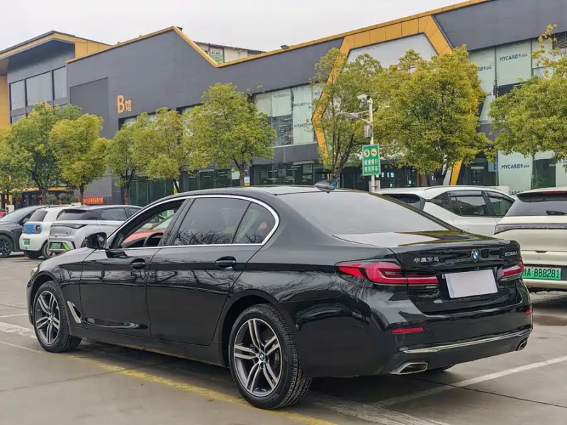 BMW BMW 5 Series 2022 Facelift 530Li Luxury Line