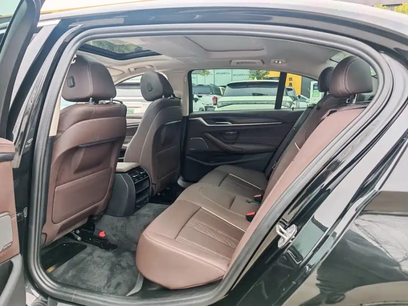 BMW BMW 5 Series 2022 Facelift 530Li Luxury Line