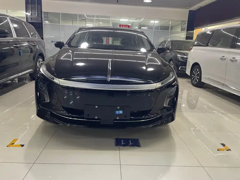 Hongqi E-QM5 2025 500 km Travel Version