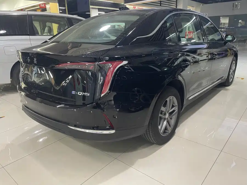 BYD Hongqi E-QM5 2025 500 km Travel Version