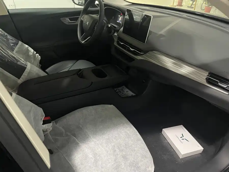 BYD Hongqi E-QM5 2025 500 km Travel Version