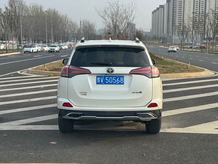 Toyota Toyota RAV4 2019 2.0L CVT 2WD Fashion Edition China VI