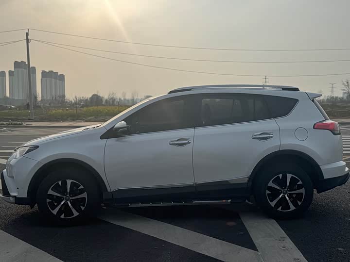 Toyota Toyota RAV4 2019 2.0L CVT 2WD Fashion Edition China VI