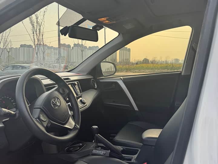 Toyota Toyota RAV4 2019 2.0L CVT 2WD Fashion Edition China VI