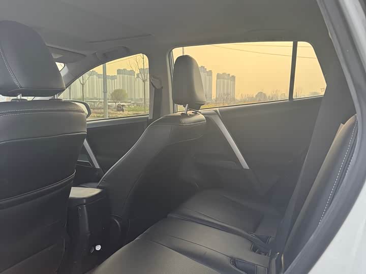 Toyota Toyota RAV4 2019 2.0L CVT 2WD Fashion Edition China VI