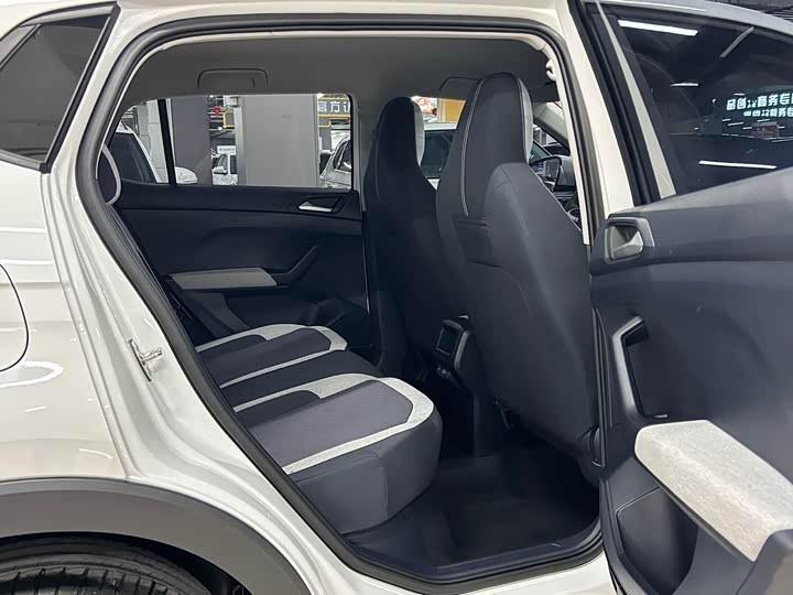 Volkswagen Tharu XR 2025 1.5L Sharp Advance Edition