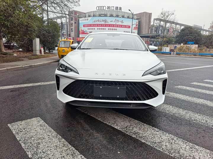 Roewe Roewe i5 2025 1.5L Manual Comfort Edition