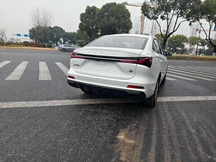 Roewe Roewe i5 2025 1.5L Manual Comfort Edition